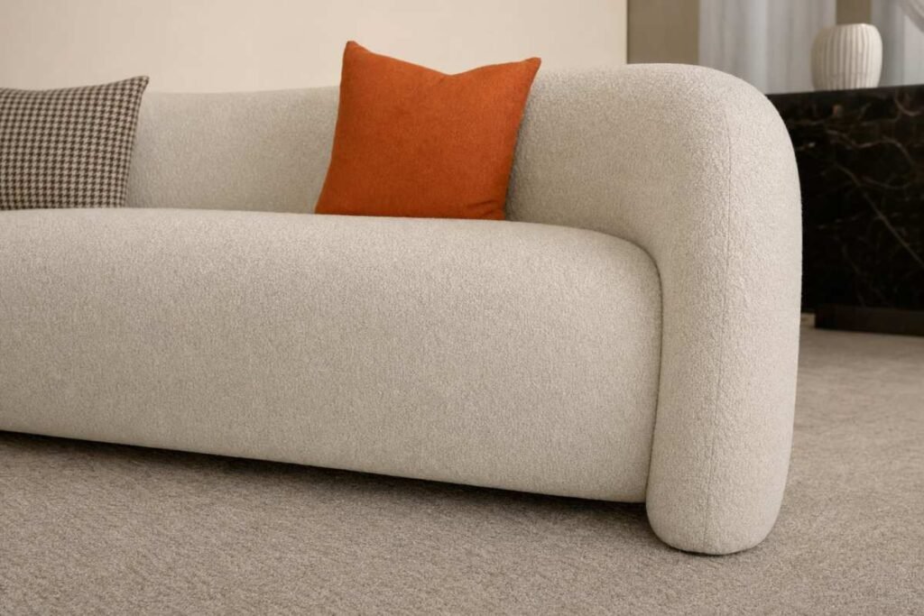 ASTORIA GRAND COMFORT SOFA Closeup
