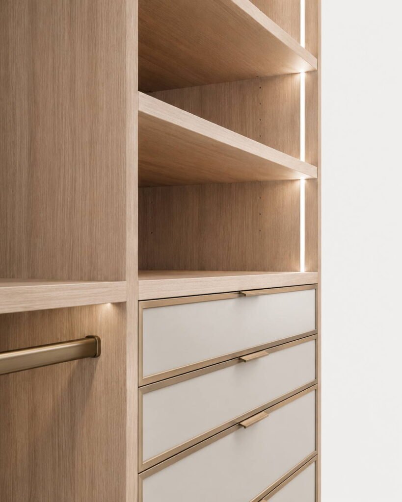 VALENZA ROYAL HINGED DOOR WARDROBE Closeup